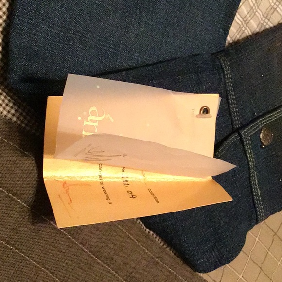 This cool jacket is so cool looks like m/l petite - Picture 9 of 9